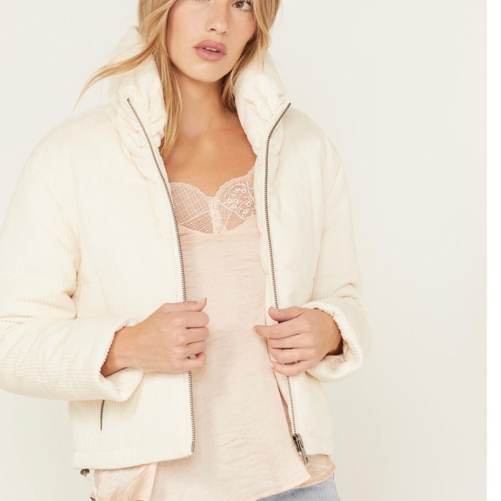 Cleo and wolf white jacket never worn size m